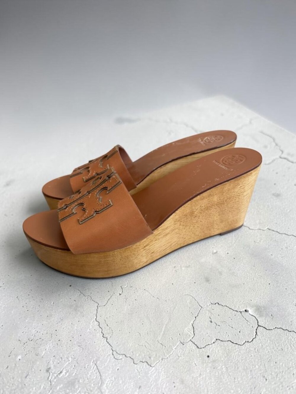 TORY BURCH Tan Platform Leather Wood Wedges Sandals Size 9